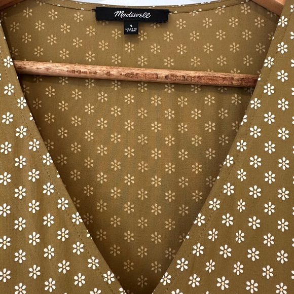 Madewell V-Neck Tiered Button-Front Midi Dress in Daisies Forever - Picture 5 of 10